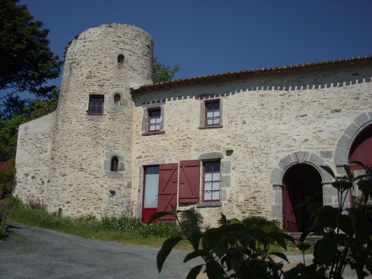 La Tour Des Laudes Bed & Breakfast Breuil-Barret Екстериор снимка