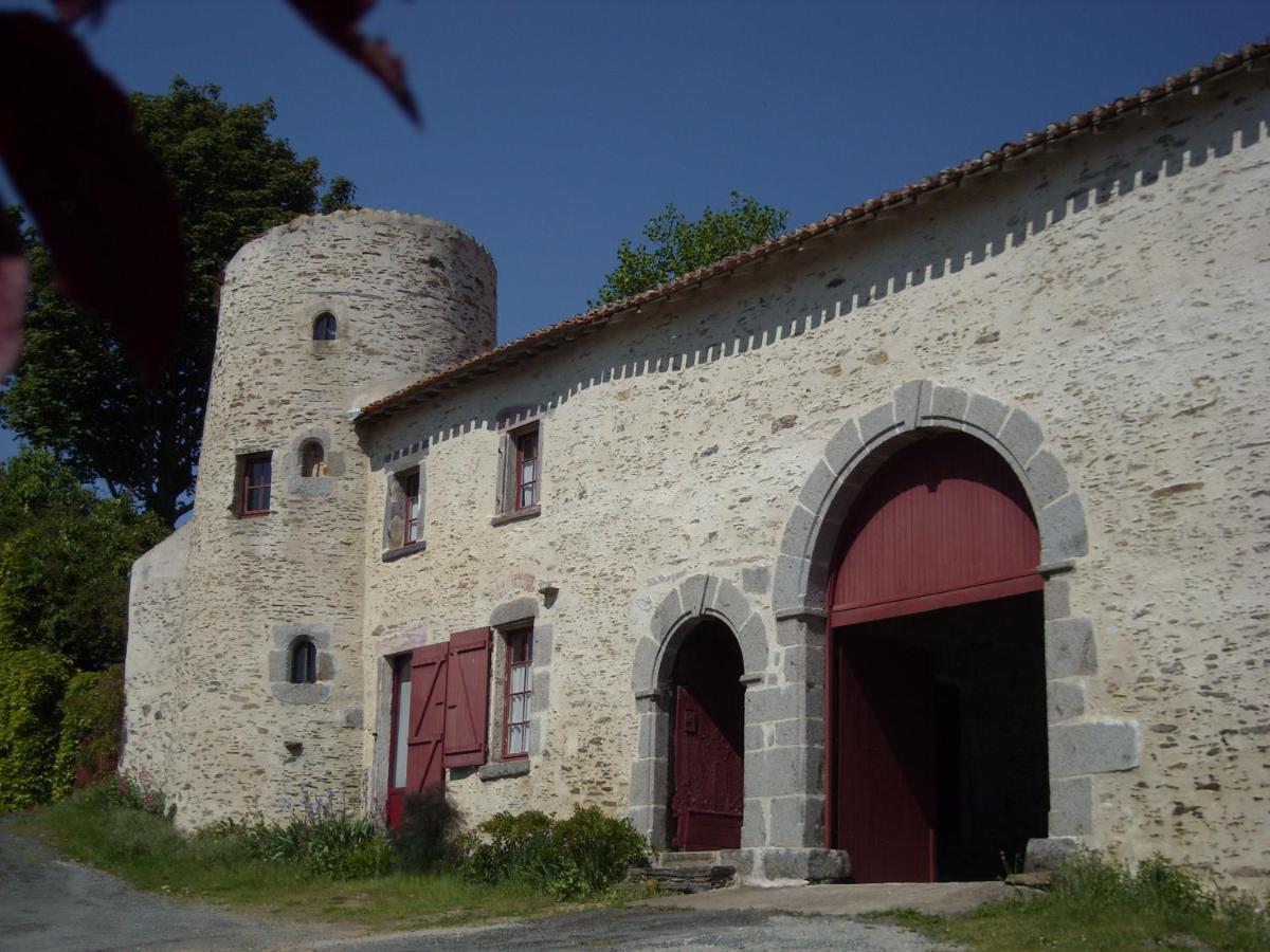 La Tour Des Laudes Bed & Breakfast Breuil-Barret Екстериор снимка