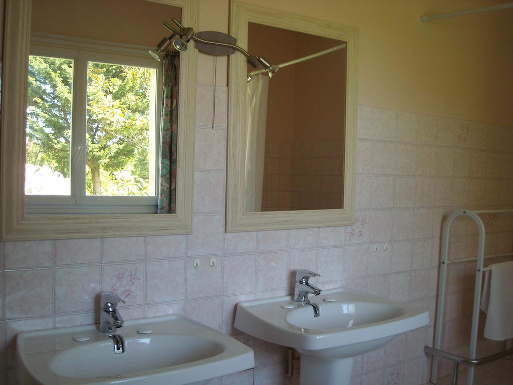 La Tour Des Laudes Bed & Breakfast Breuil-Barret Екстериор снимка