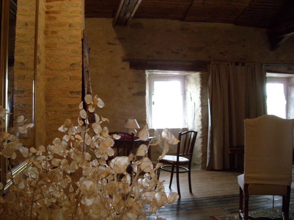 La Tour Des Laudes Bed & Breakfast Breuil-Barret Стая снимка