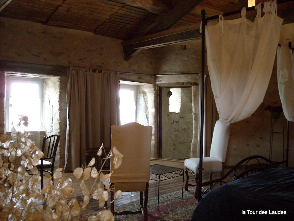 La Tour Des Laudes Bed & Breakfast Breuil-Barret Екстериор снимка