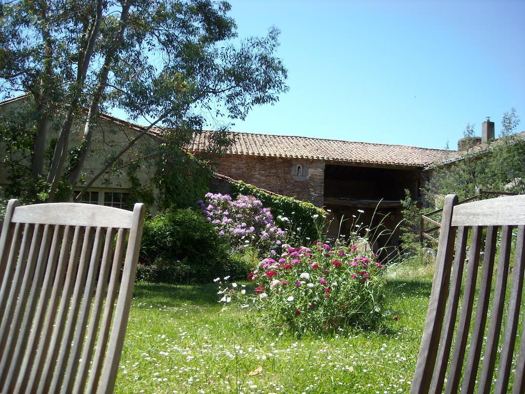 La Tour Des Laudes Bed & Breakfast Breuil-Barret Екстериор снимка