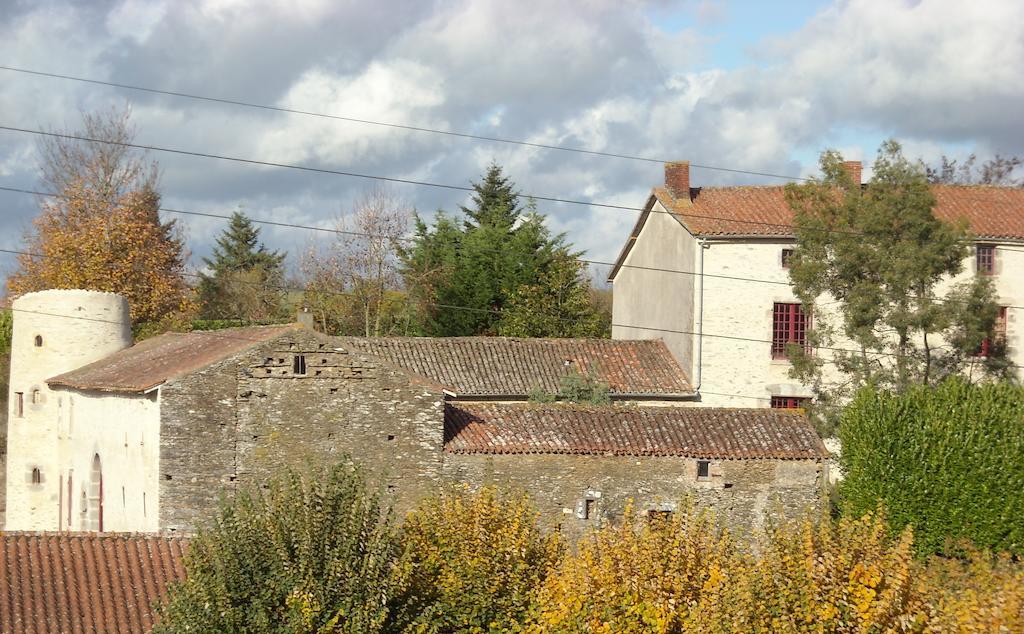 La Tour Des Laudes Bed & Breakfast Breuil-Barret Екстериор снимка