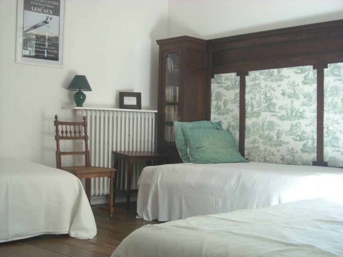 La Tour Des Laudes Bed & Breakfast Breuil-Barret Екстериор снимка